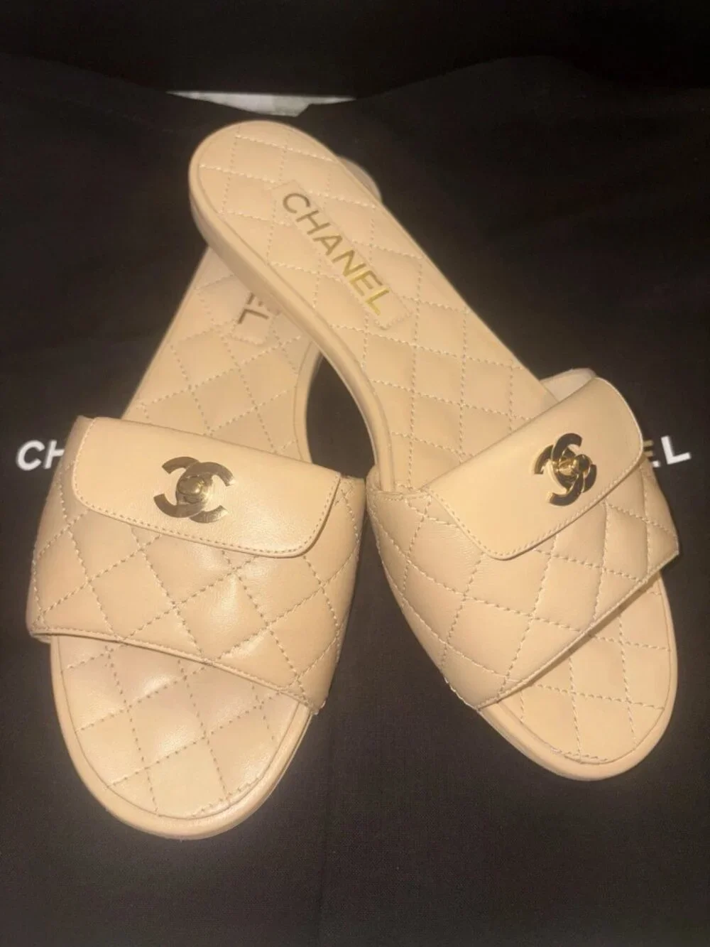 Chanel Quilted CC logo Turnlock Mules Slides Sandals, sz 39